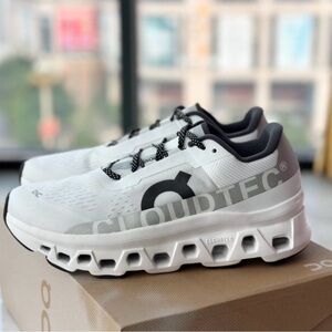 Women’s On Cloudmonster 2